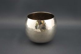 A silver round hammered bowl, by Graham Leishamn Stewart, Edinburgh 1997, 133.