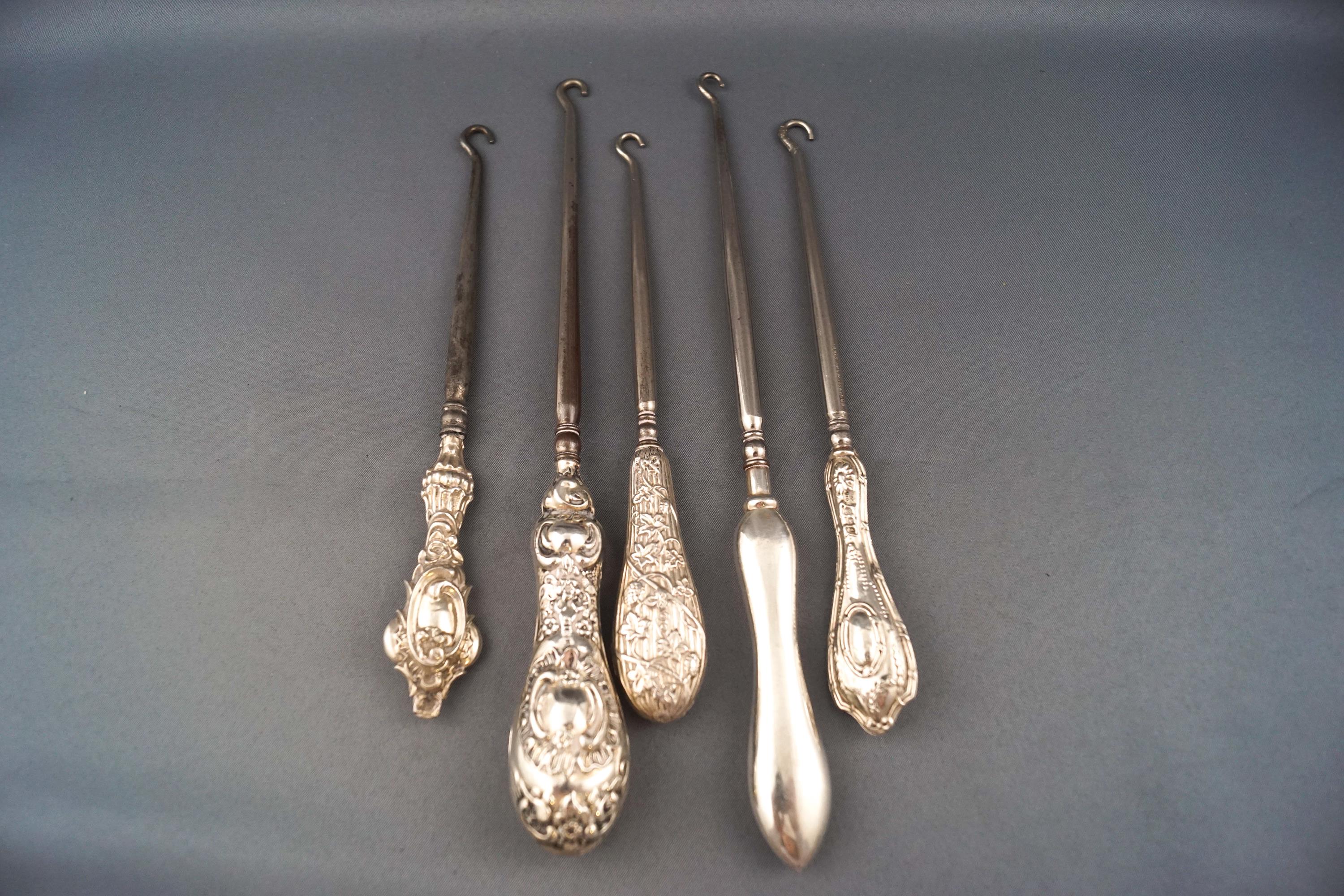 Five silver handled button hooks, comprising; a plain example with shaped handle, - Image 3 of 3