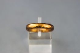 A yellow gold D shape wedding ring 4mm Size: P 1/2 Hallmarked 9ct gold, London, 1998 3.