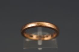 A rose metal wedding ring, hallmarked 9ct gold, Birmingham, 1925. Size: M 1/2 3.