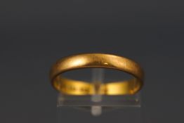 A 22 carat gold wedding ring. Hallmarked 22ct gold, Birmingham, 1880. Size: O 1/2 3.
