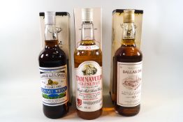 3 bottles of whisky comprising : 1 Glenlivet 15 year old (G & M) (700ml, 40% proof,