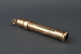 An Edwardian 9ct gold pencil holder, engraved with scrolling foliage, 5cm long, Birmingham 1904, 7.