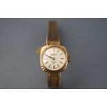 A 9ct gold ladies Roamer wristwatch. Manual wind movement.