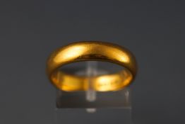 A 22ct gold wedding ring. hallmarked 22ct gold, London, 1923. Size: P 7.