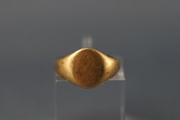 An 18ct gold signet ring, Birmingham hallmarks with date letter worn, size I, 2.