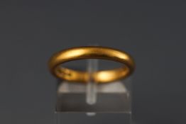 A 22ct gold wedding ring. Hallmarked 22ct gold, Birmingham, 1926. Size L 5.