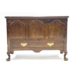 An oak mule chest of 18th century design with plain top over three ogee fielded panels with drawer
