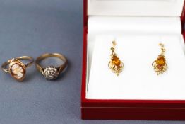 A collection of jewellery to include a hallmarked 9ct gold diamond cluster ring,