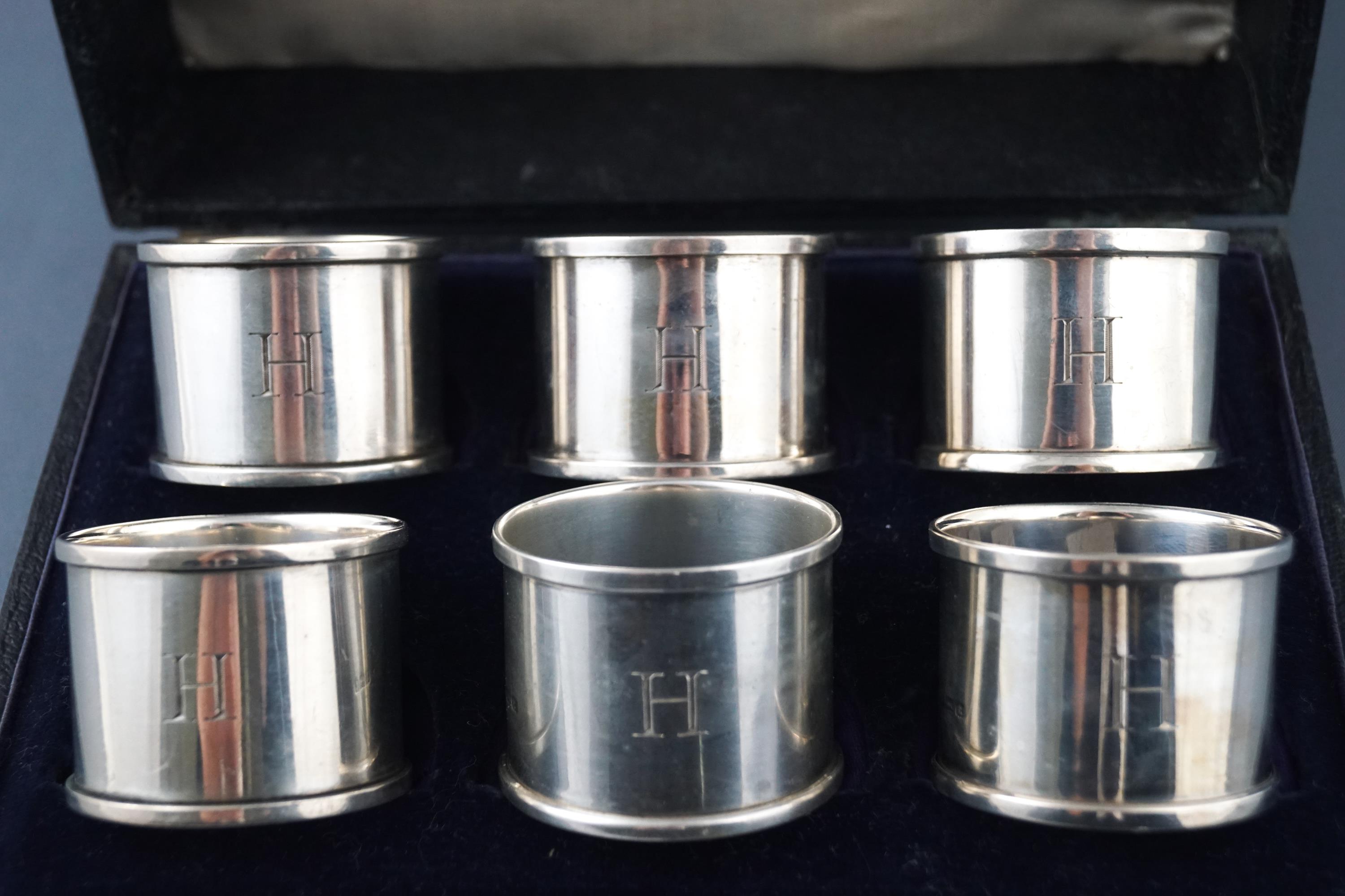 A cased set of six numbered plain napkin rings, each engraved with the initial 'H', Birmingham 1918, - Image 4 of 4