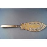 A silver fish slice of trowel form with a pierced blade to a wriggle work border on a plain handle,