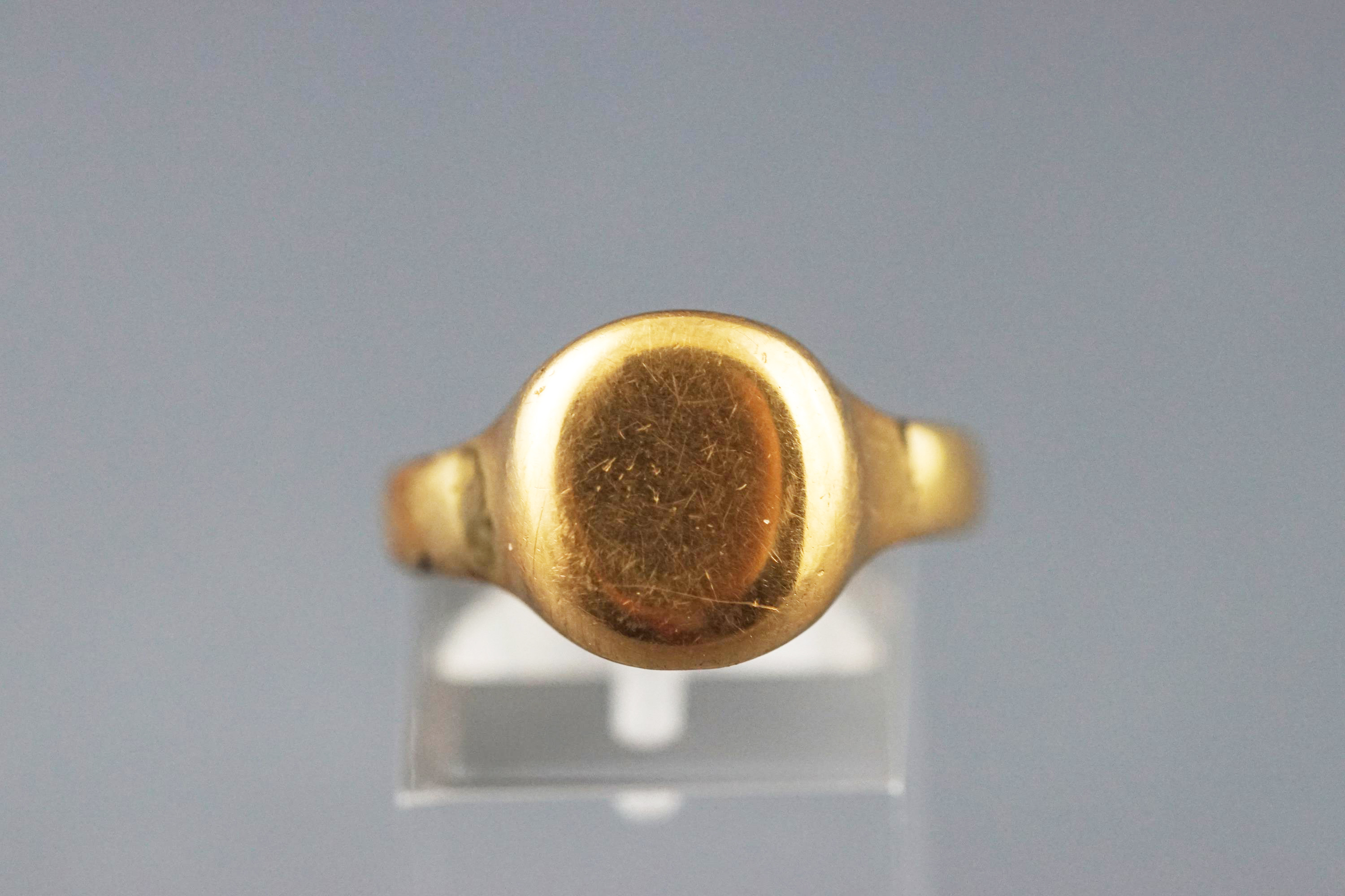 A yellow metal oval signet ring. Hallmarked 18ct gold, Chester.