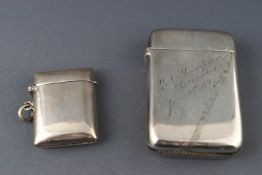 A large silver pocket vesta case by Deakin and Francis, Birmingham 1896, 6cm,