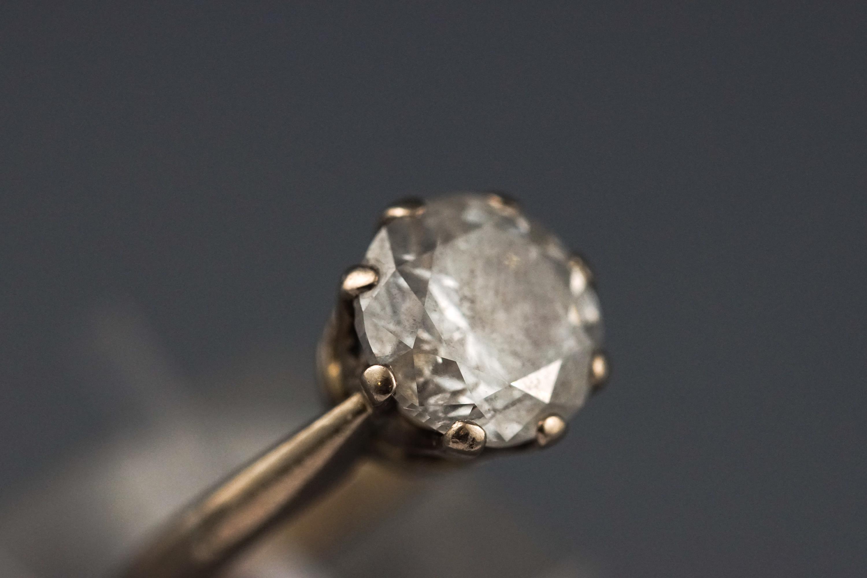 A white metal single stone diamond ring. - Image 4 of 13