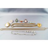 A small quantity of Victorian and later costume jewellery to include brooches,