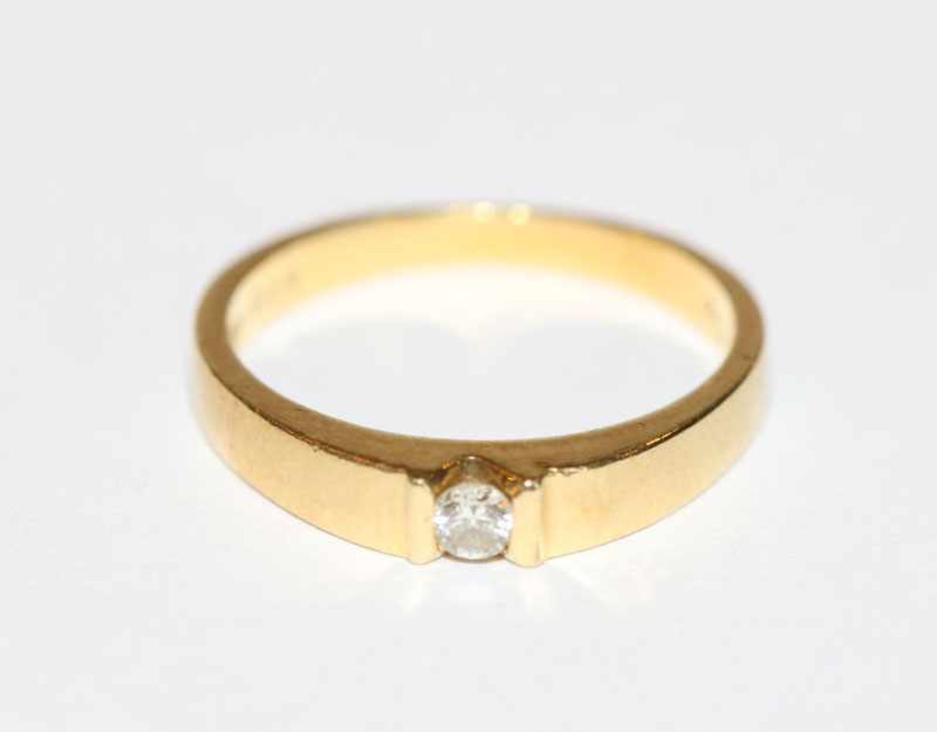 18 k Gelbgold Ring mit Diamant, 0,09 ct., 3,4 gr., Gr. 52