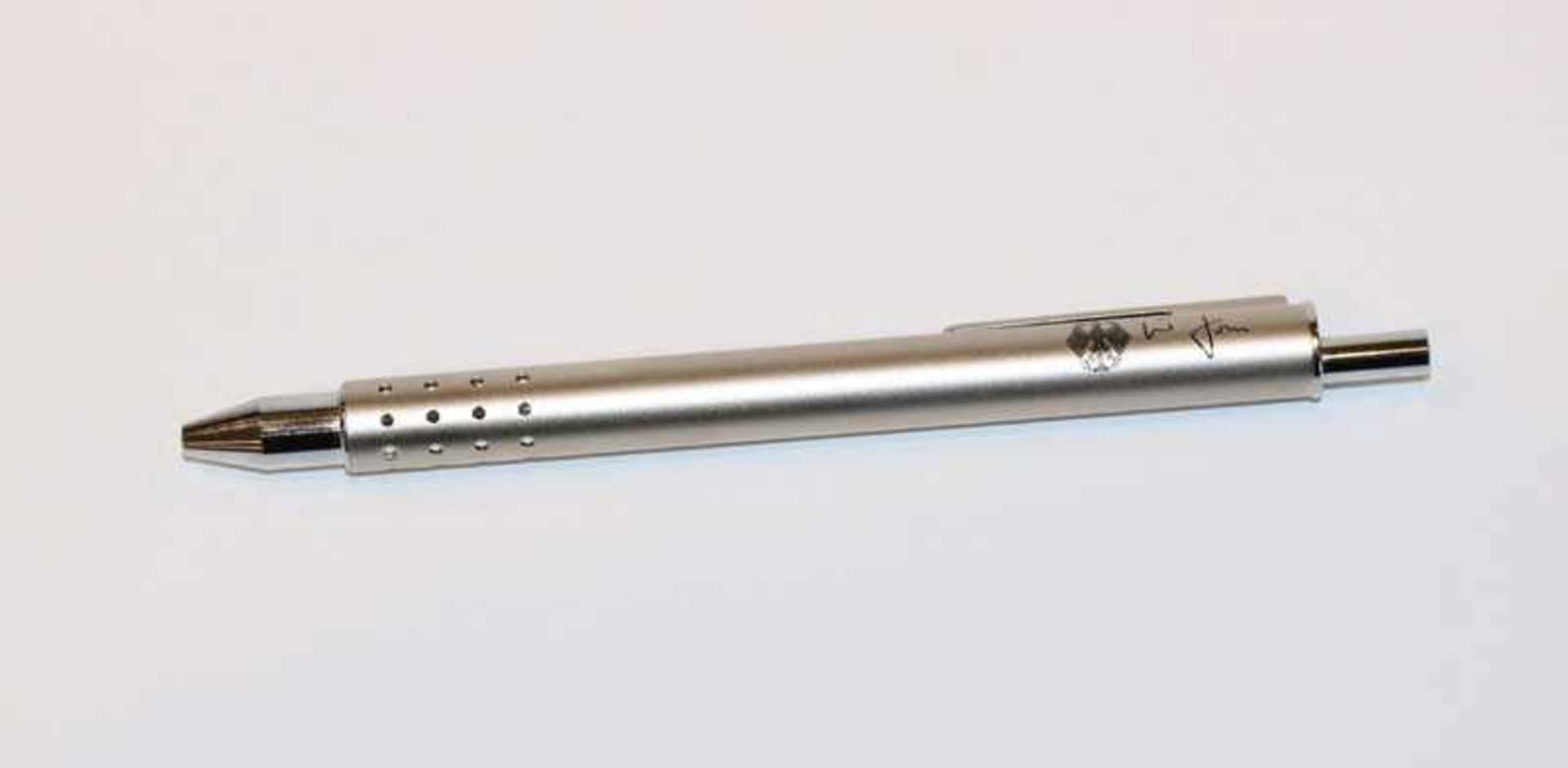 Lamy Kugelschreiber, Mine mit Flüssigtinte und Kugelspitze, in Originaletui, leicht eingerissen