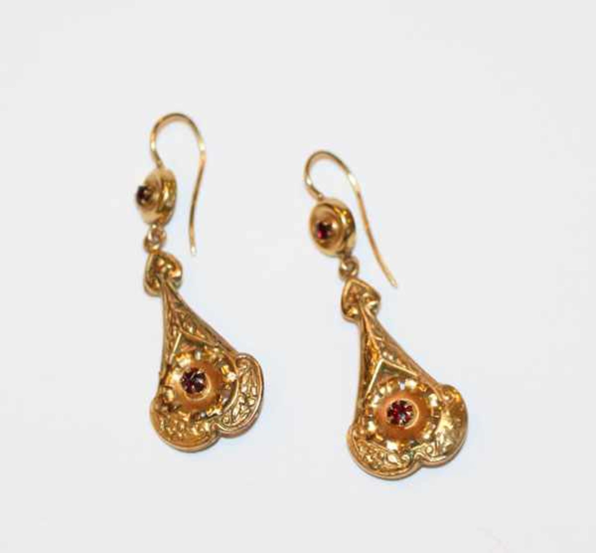 Paar dekorative 12 k Gelbgold (500 Gold) Ohrhänger mit Grananten ?, 5,5 gr., L 5 cm, sehr schöne