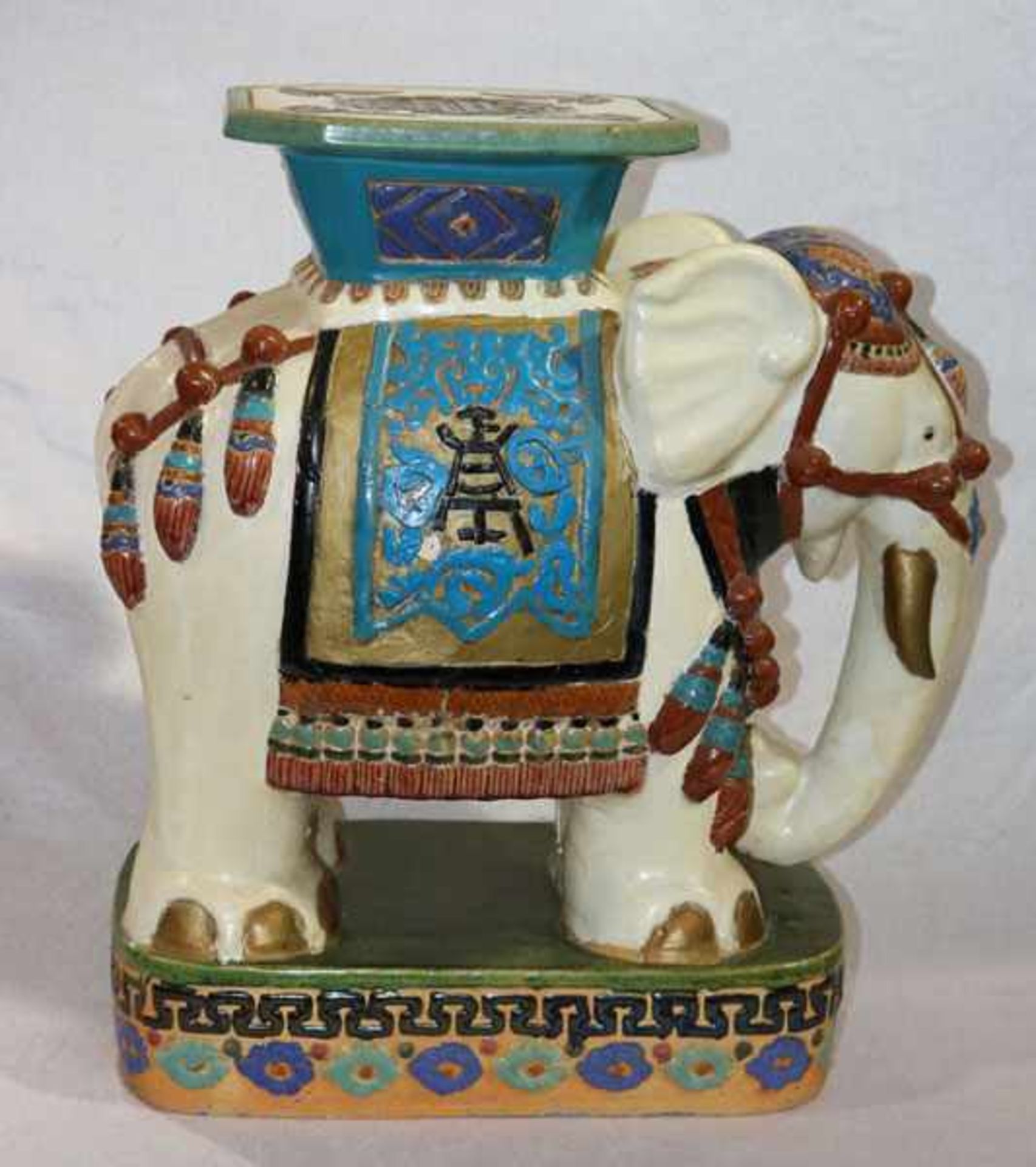 Keramik Blumenhocker 'Elefant', farbig glasiert, H 59 cm, B 28 cm, T 54 cm, leichte Gebrauchsspuren