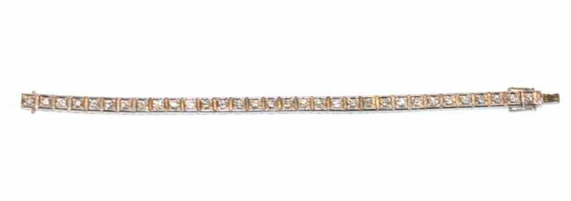 14 k Weißgold Armband mit 32 Diamanten, zus. ca. 2,5 ct., 37 gr., L 18 cm, klassische Handarbeit