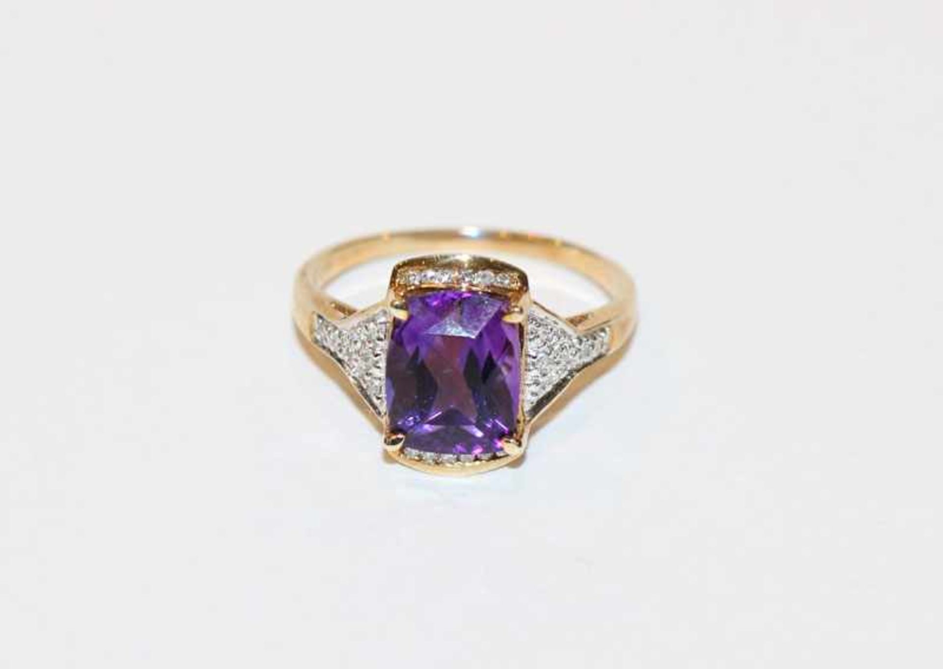 9 k Gelb- und Weißgold Ring, England, mit Amethyst, Gr. 54