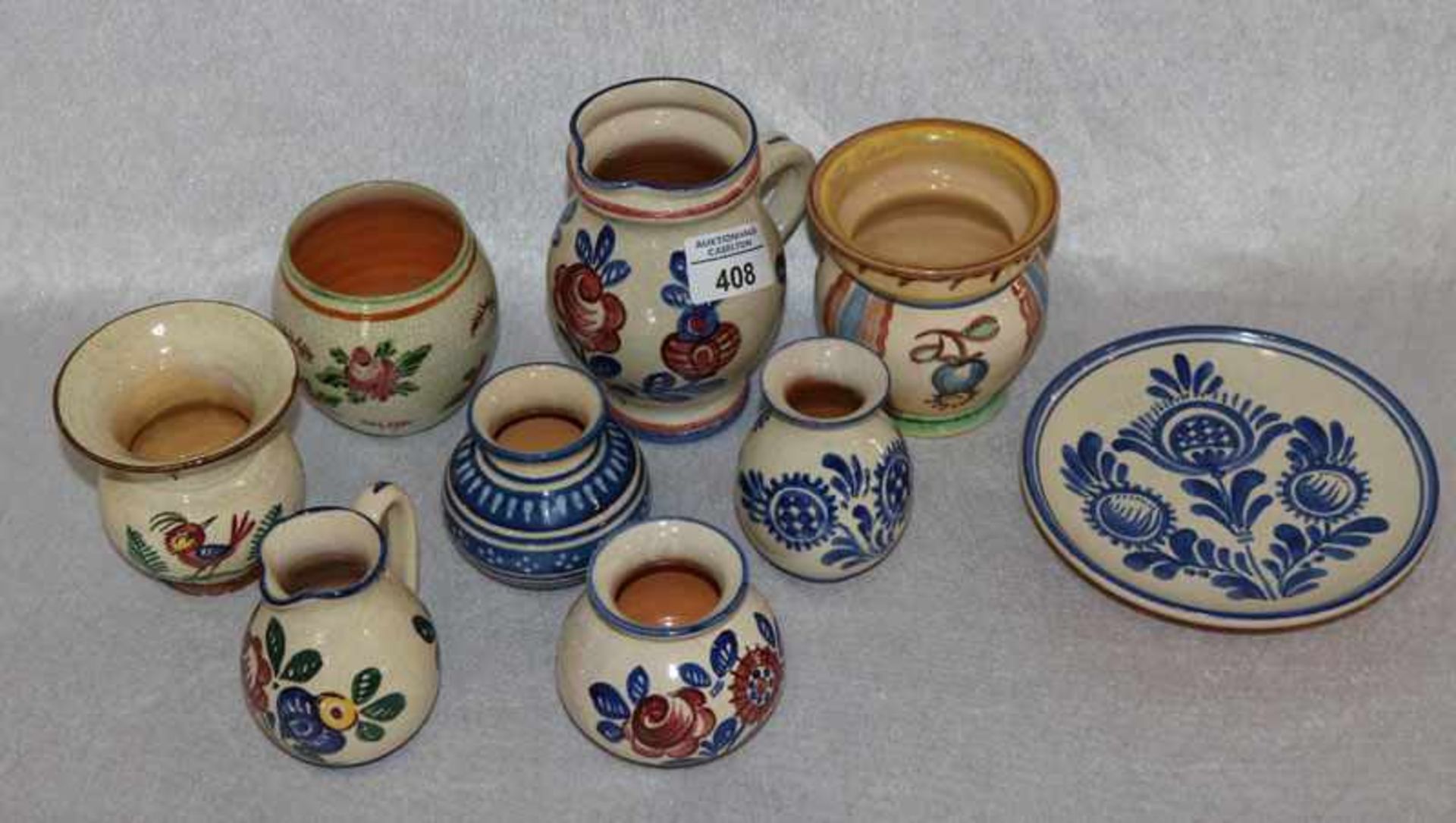 Kagel-Keramik-Konvolut: 6 Vasen in verschiedenen Formen und Dekoren, H 7/9,5 cm, 2 Henkelkrüge mit