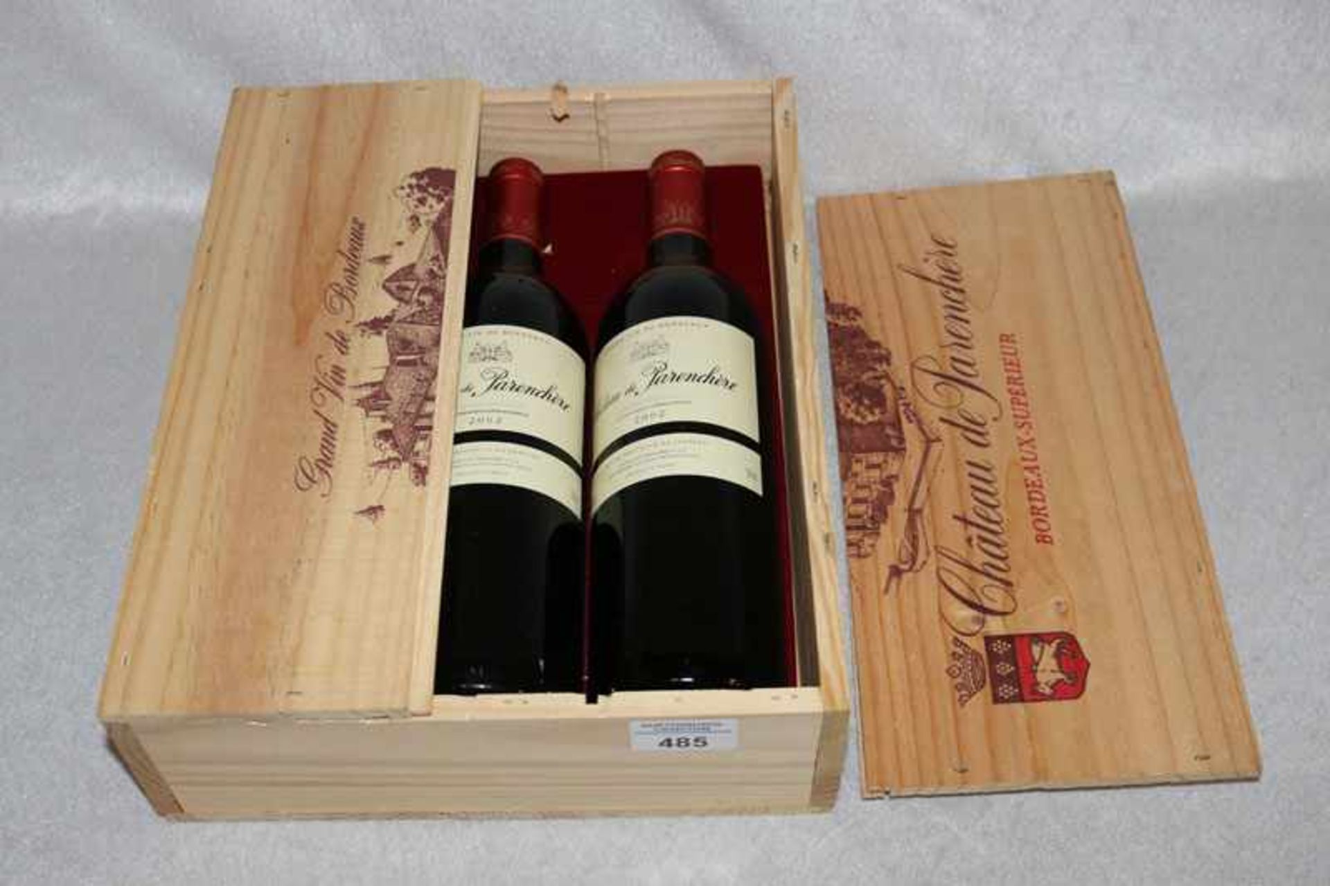 Holzkiste mit 3 Flaschen Rotwein, Chateau de Parenchére, Bordeau Superieur 2002