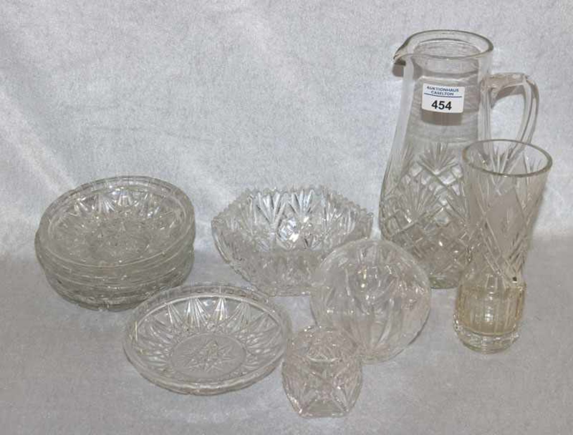 Glas-Konvolut: Henkelkanne, H 23 cm, 3 diverse Vasen, H 6/18 cm, 5 Schälchen, D 14 cm, und eine