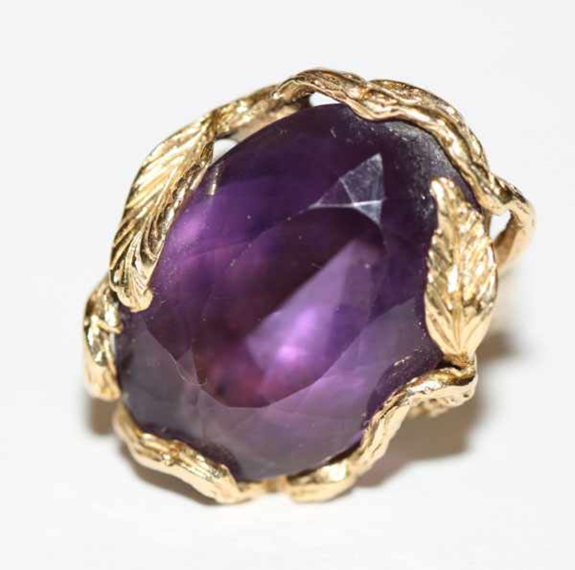 14 k Gelbgold Designer Ring mit Amethyst, gravierte Fassung, 13 gr., Gr. 53