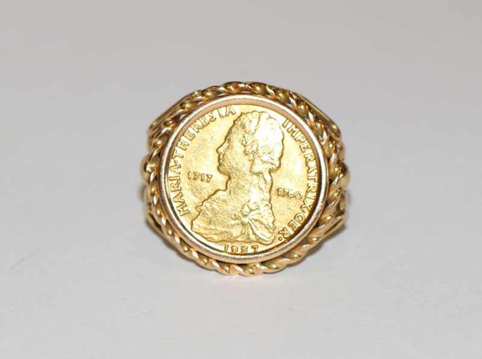 18 k Gelbgold Ring mit Maria Theresia Dukat Replik, Gr. 57, 9,3 gr.