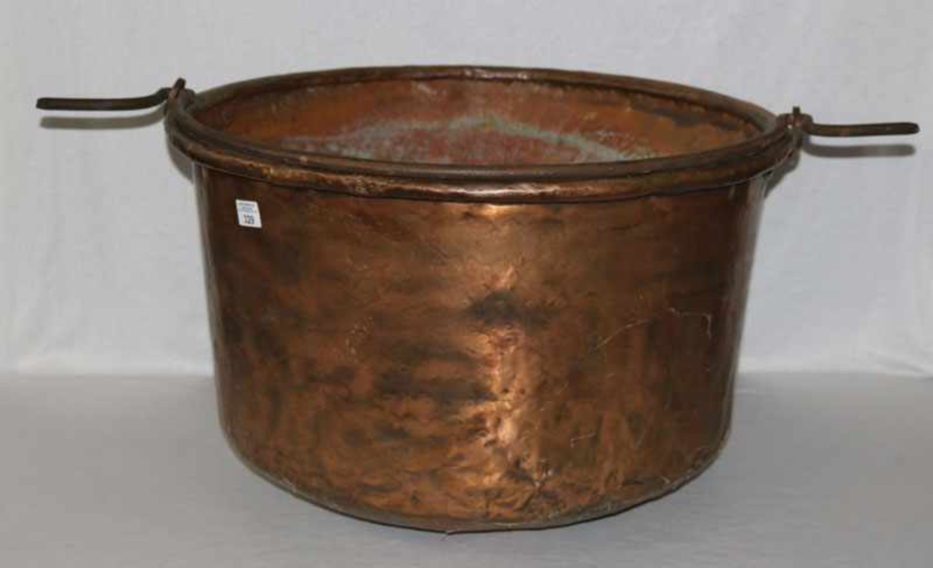 Kupfer Kessel mit Henkel, 19. Jahrhundert, H 40 cm, D 86 cm, Gebrauchsspuren