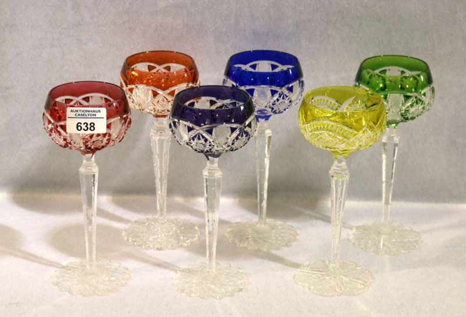 6 Römer Weingläser in verschiedenen Farben und Dekoren, H 20 cm, gut erhalten
