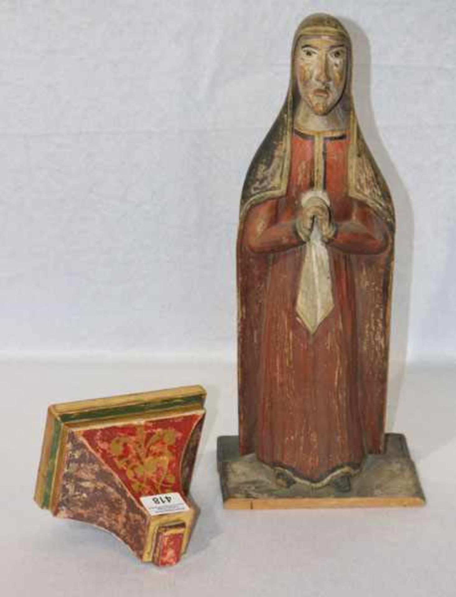 Holz Figurenskulptur 'Nonne', 19. Jahrhundert, Restfassung, teils beschädigt, H 44 cm, und