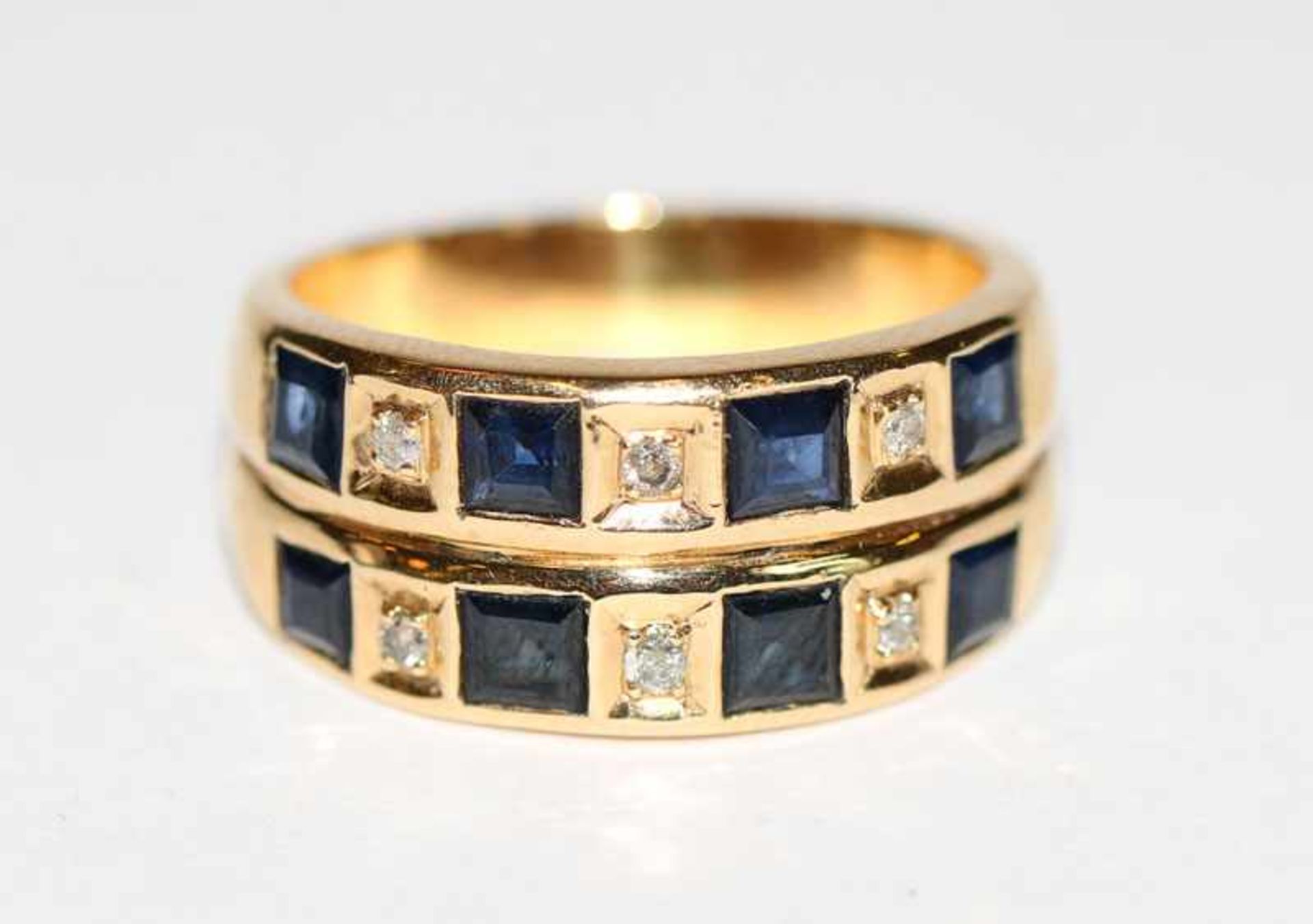 18 k Gelbgold Ring mit 8 Baguett Safiren und 6 Diamanten, 12 gr., Gr. 59