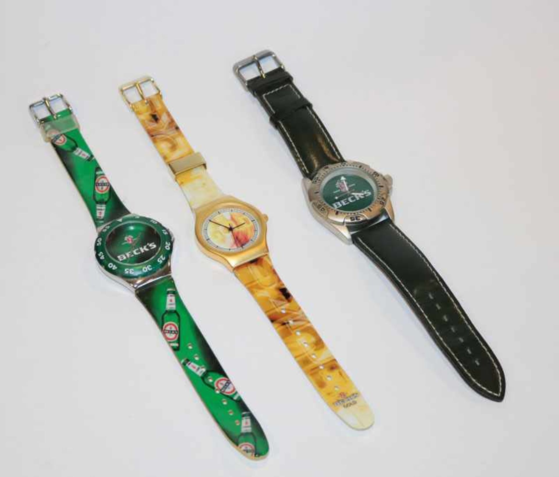 Becks Armbanduhr, limitierte Ausgabe in Originaletui und 2 Becks Armbanduhren mit grünem Armband,