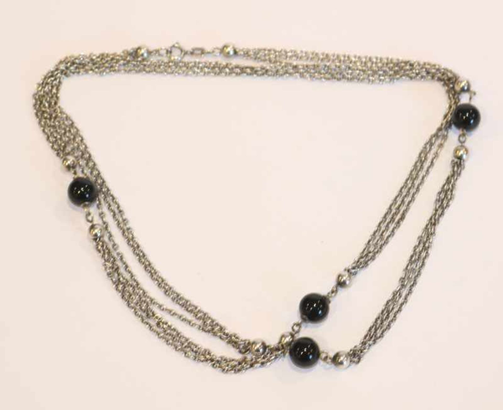 Perlenkette in Verlaufform mit 14 k Weißgold Schließe, L 42 cm