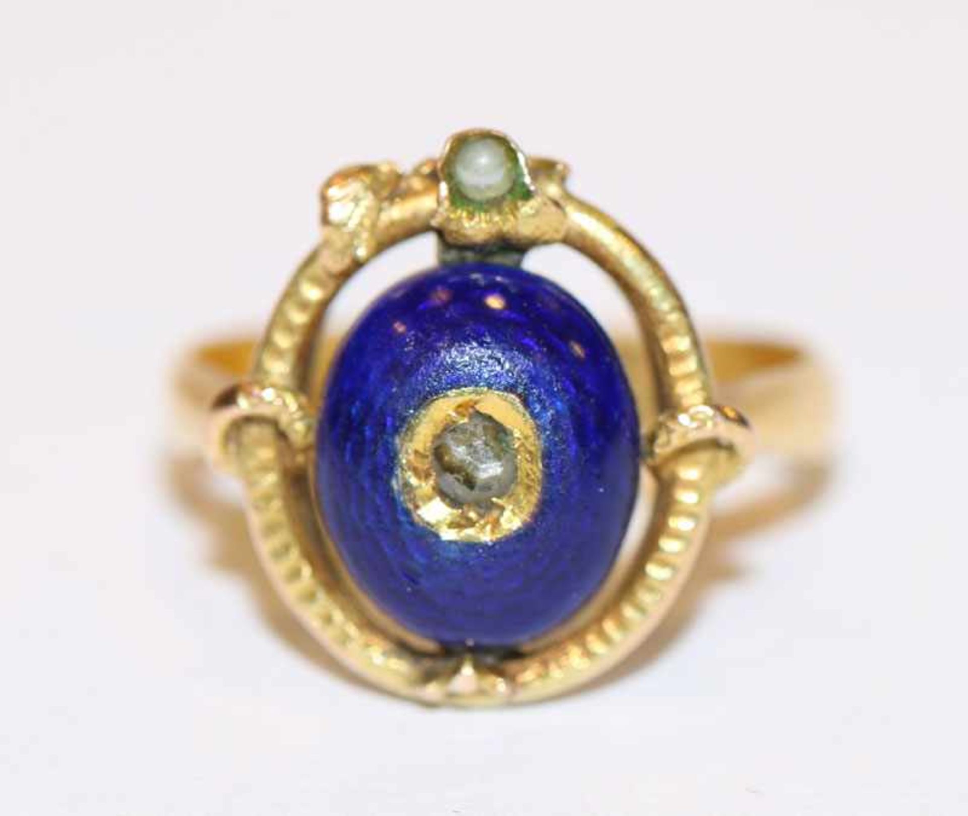 18 k (geprüft) Gelbgold Ring mit dunkelblauem Glas, Gr. 51, Alters- und Tragespuren