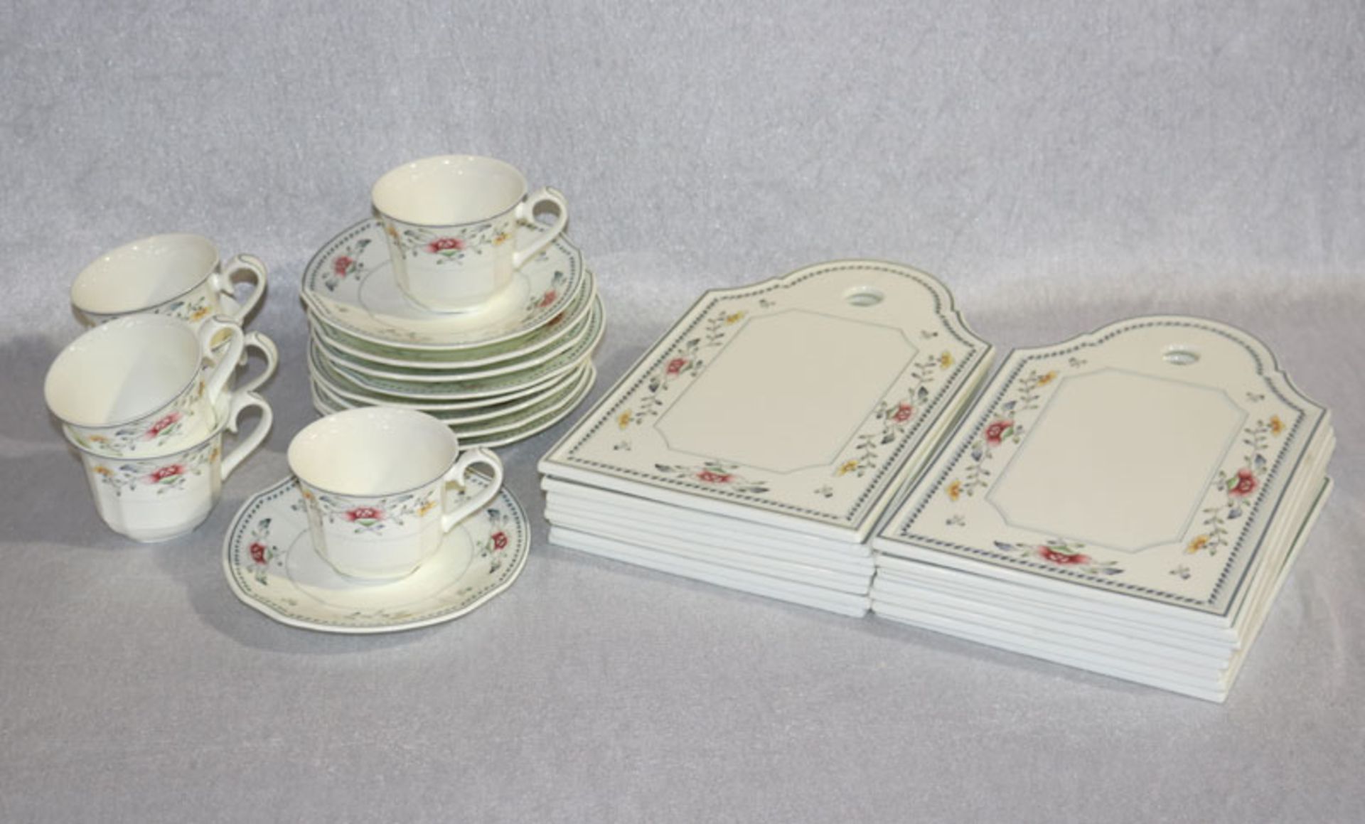 Villeroy & Boch Bone China, Dekor Nanking, 16 Frühstücksbretter, 6 Mokkatassen mit 9 Untertassen,