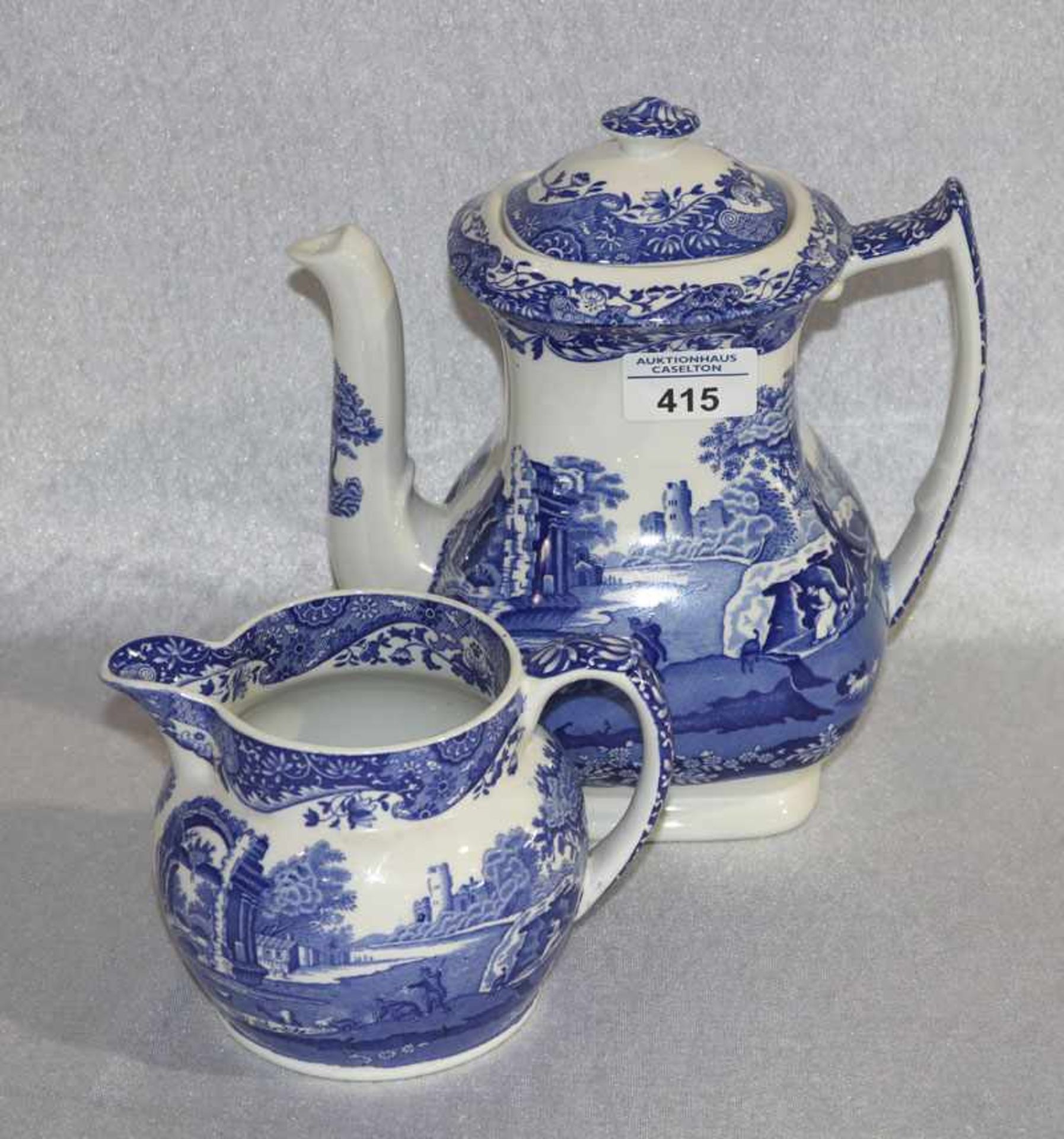 Spode Kaffeekanne und Milchkanne, beides mit blauem Landschaftsdekor, H 22/11 cm, gut erhalten