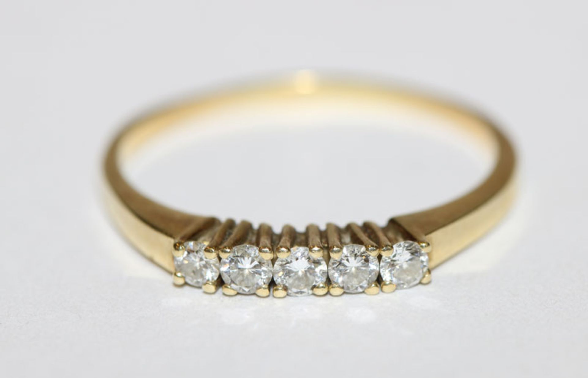 14 k Gelbgold Ring mit 5 Diamanten, Gr. 60, 2,5 gr.