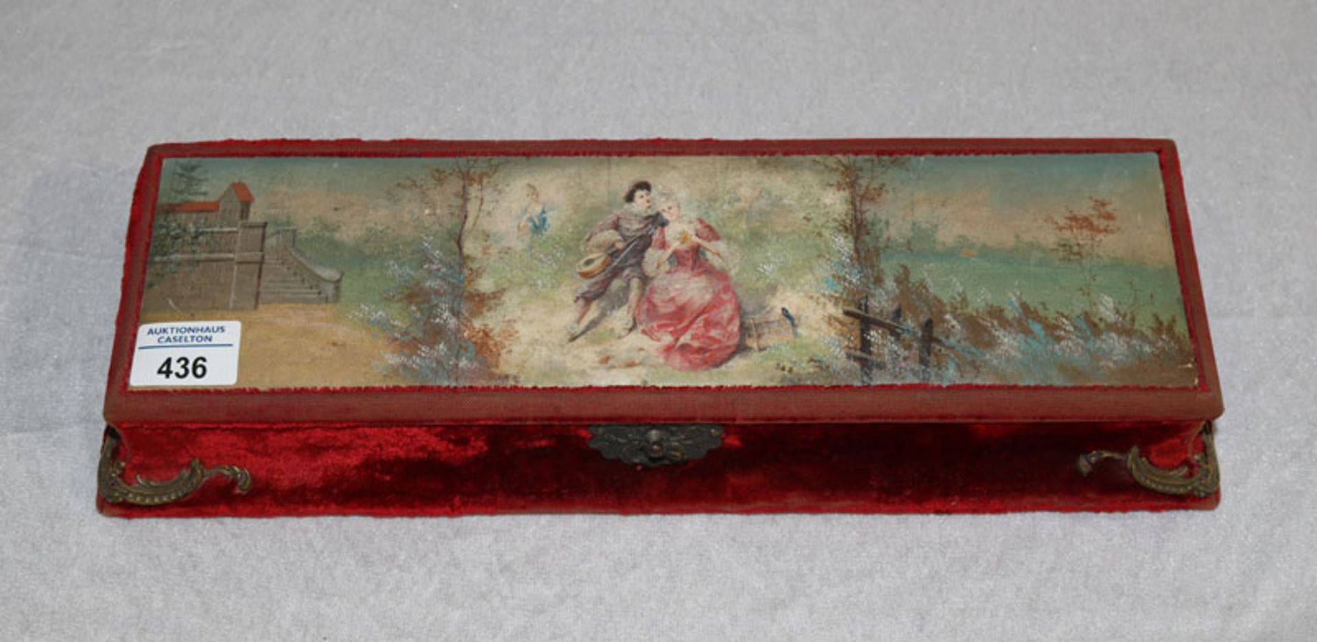 Schatulle mit rotem Samtbezug, Deckel mit Landschaft- und Figurenbildnis, mit Metallornamenten