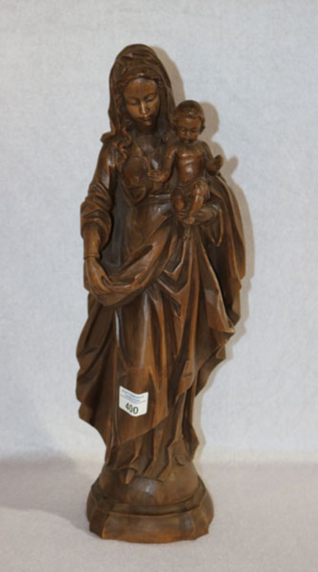 Holz Figurenskulptur 'Maria mit Kind', monogrammiert Werkstatt Heinzeller Oberammergau, dunkel