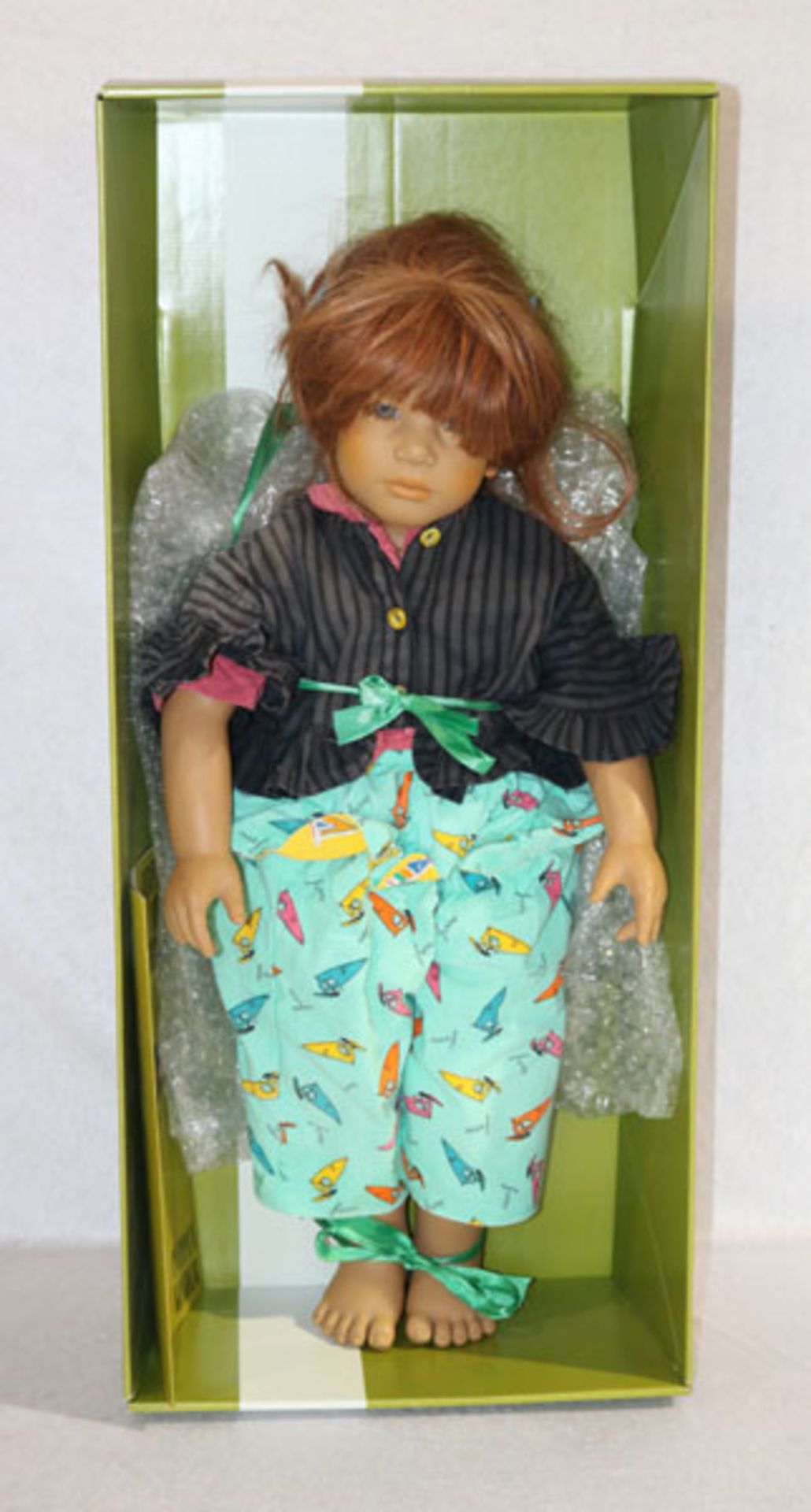 Annette Himstedt Puppe, ein Mädchen aus Ungarn-Janka, mit Originalverpackung und Zertifikat, H 65
