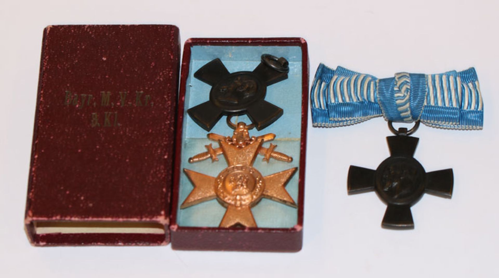 2 Orden Ludwig III. Kreuze, 1916, und Bayerisches Militär Verdienstkreuz ohne Band mit Etui
