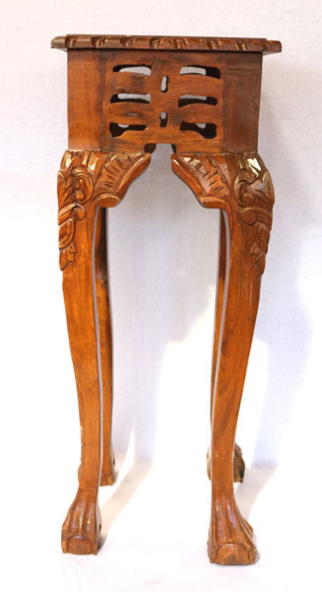 Asiatische Holz Blumensäule, teils beschnitzt, H 80 cm, B 30 cm, T 32 cm, leichte Gebrauchsspuren