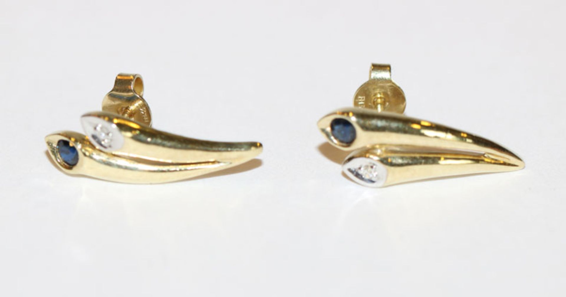 Paar 8 k Gelbgold Ohrstecker mit Safir und Diamant