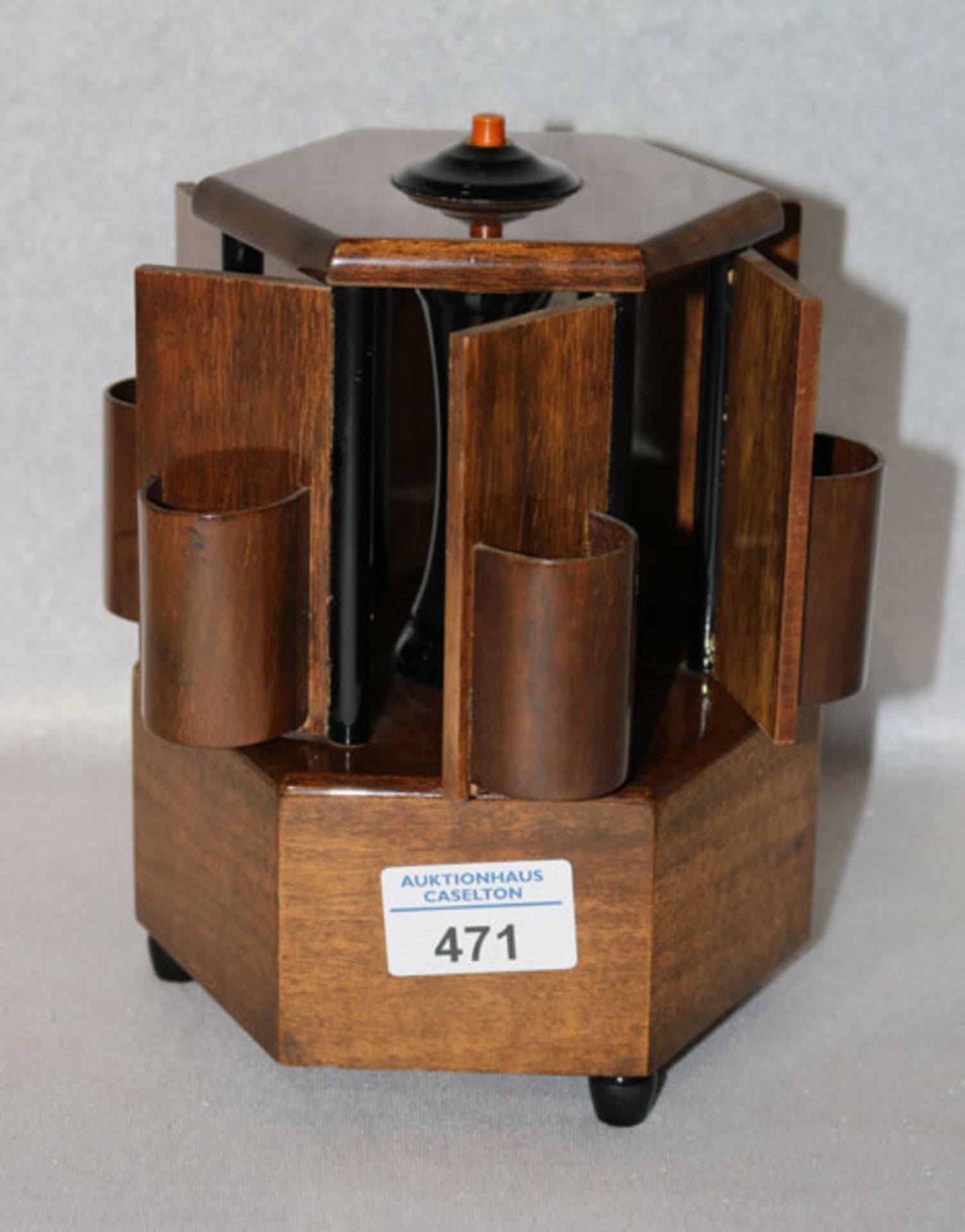 Zigarettenspender mit Spieluhr, Mitte 20. Jahrhundert, 6 Drehtüren mit je einem Depot für