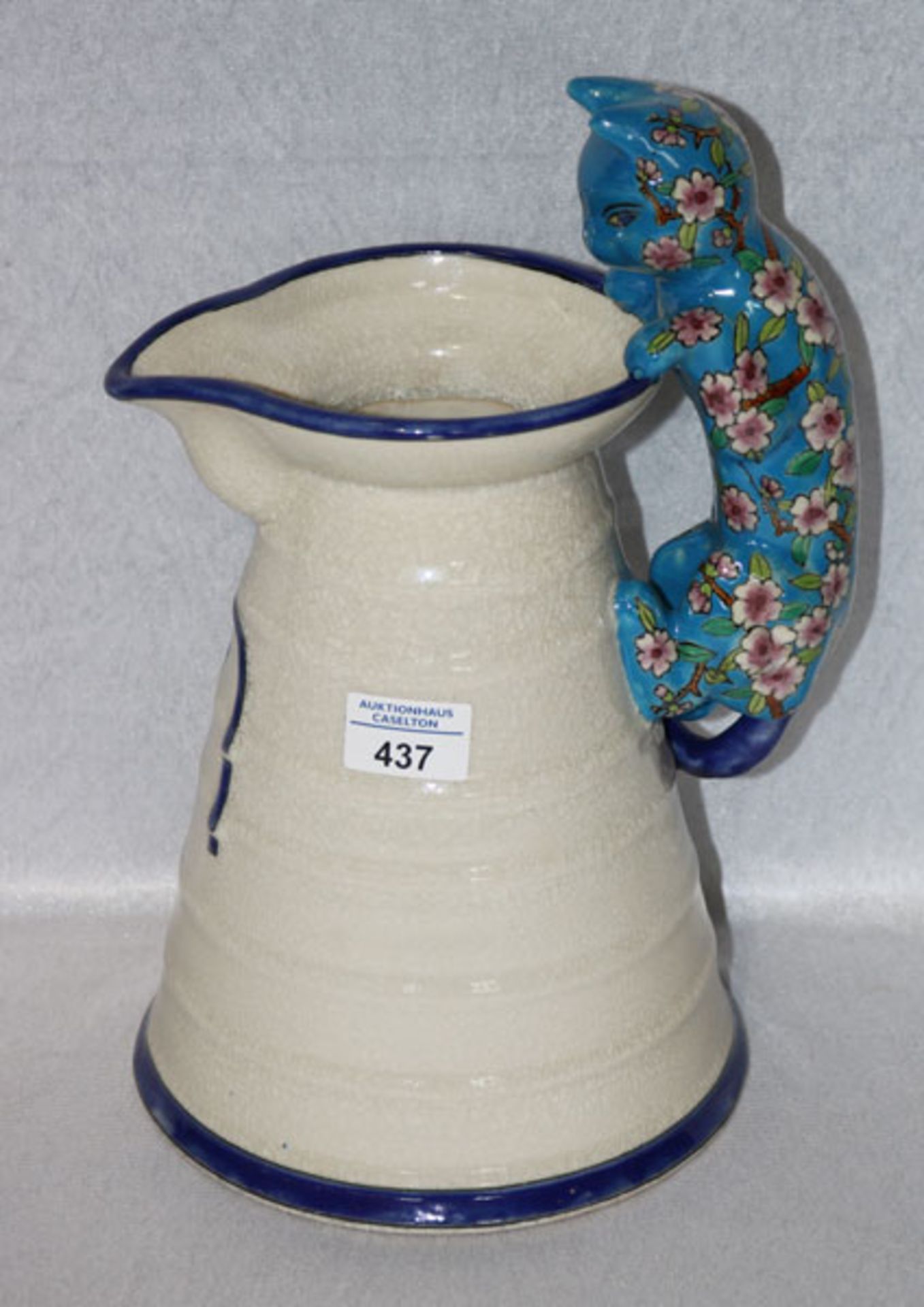 Keramik Kanne, Griff in Form einer plastischen Katze mit Blumendekor, Emaux De La Louviere, H 35 cm,