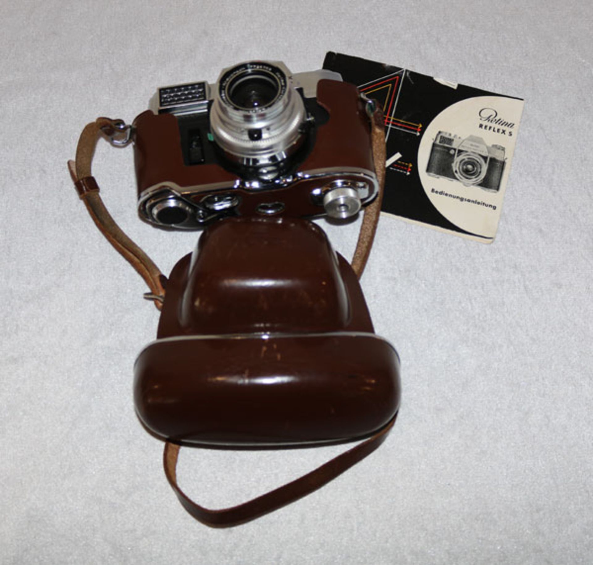 Fotokamera der Firma Kodak, Retina Reflex IV, mit Bedienungsanleitung und Tasche, Funktion nicht