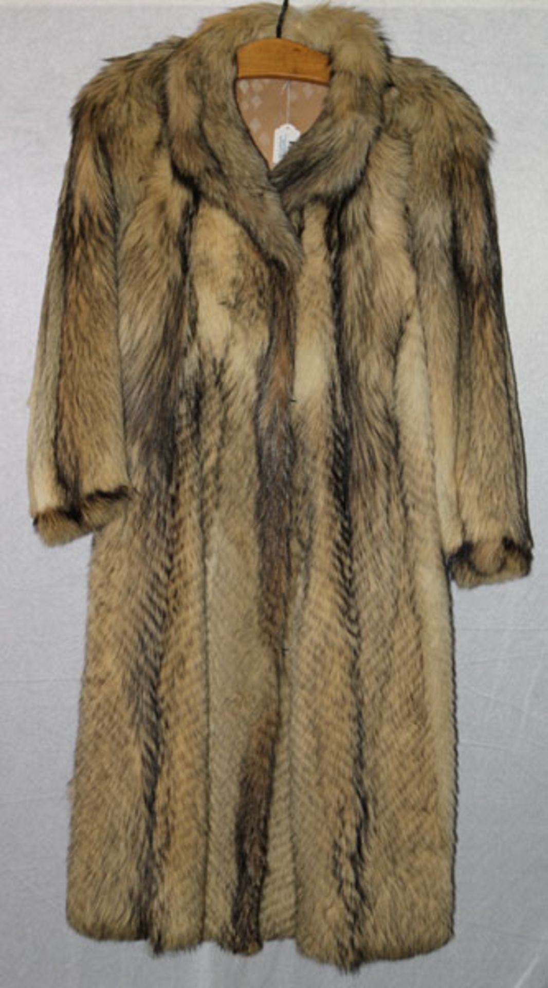 Wolf Mantel, teils gefedert, ca gr. 36, getragen